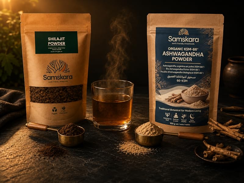 Bolsas de shilajit en polvo y ashwagandha KSM-66 Samskara con infusión humeante y raíces secas