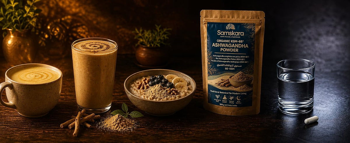 Taza de leche dorada, batido y bol de avena con ashwagandha en polvo, raíces secas y vaso de agua